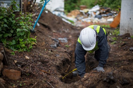 Aby dowiedzieć się z jakim gruntem mamy do czynienia, należy zlecić badania geotechniczne